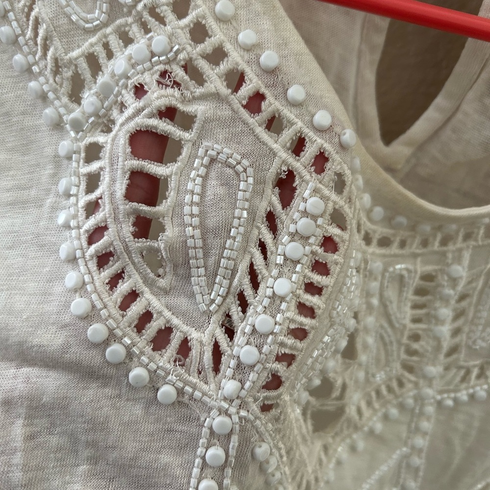 Alice + Olivia Candy Beaded cream crewneck tee🤍🤍 - Picture 3 of 9
